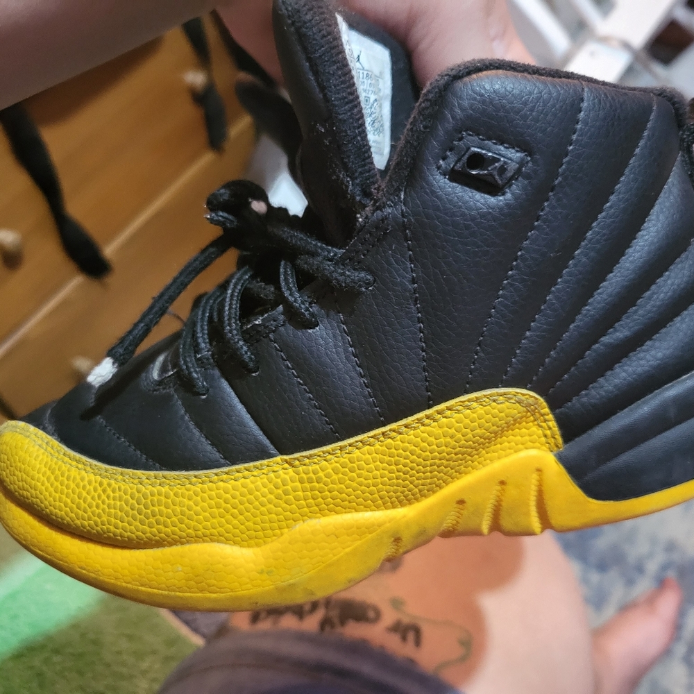 Jordan 12's size 1.5y